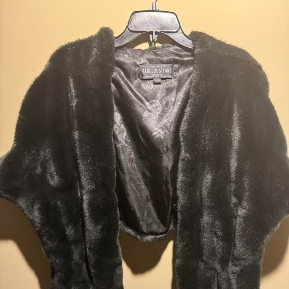 Donna Salyers Fabulous Furs Womens Size O/S Black Faux Fur Cape Shawl